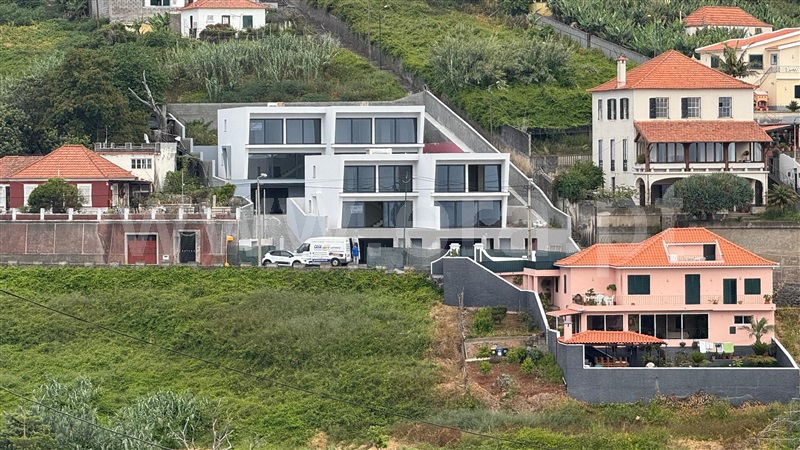 Moradia Geminada T3 / Funchal, Santo António