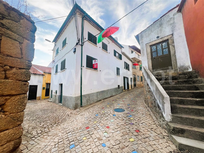 Moradia Geminada T3 / Fundão, Pêro Viseu