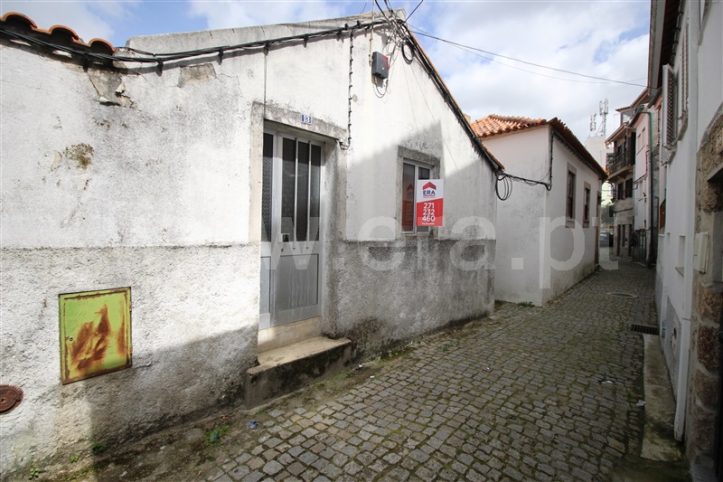 Moradia Geminada T3 / Gouveia, Gouveia
