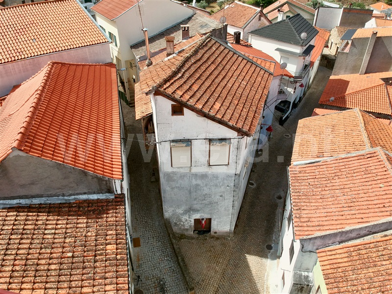 Moradia T3 em Famalicão, €35.000