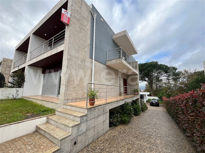 Moradia Geminada T3 / Guimarães, Silvares