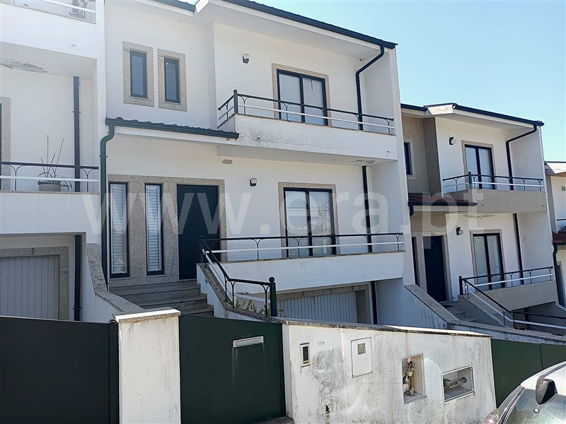 Moradia Geminada T3 / Lousada, Lustosa e Barrosas (Santo Estêvão)