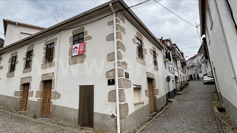 Moradia Geminada T3 / Manteigas, Sameiro
