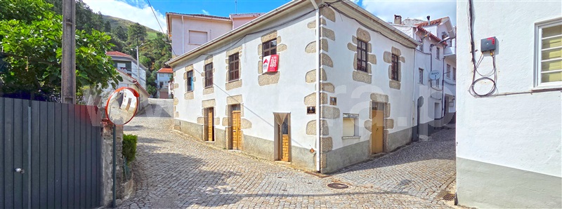 Moradia Geminada T3 / Manteigas, Sameiro