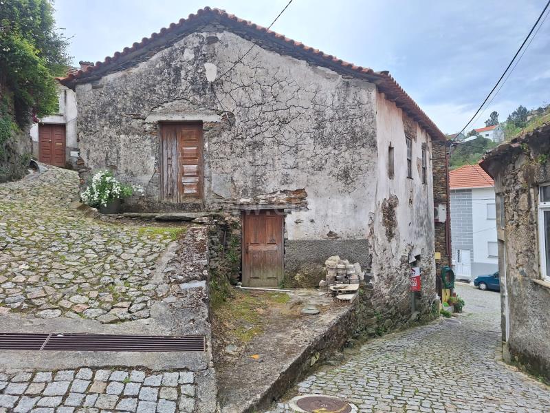 Moradia Geminada T3 / Manteigas, Sameiro