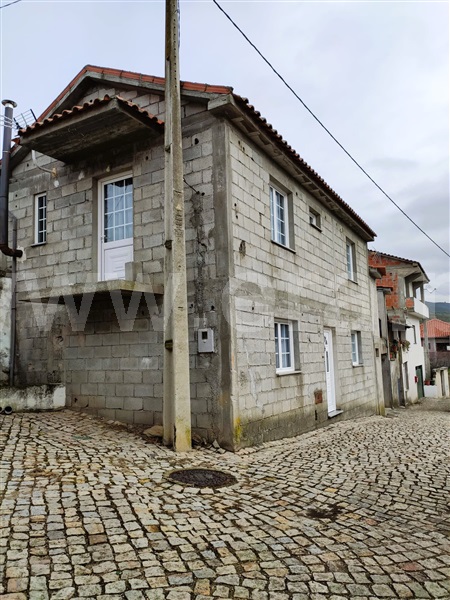 Moradia Geminada T3 / Mirandela, Múrias