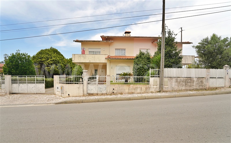 Moradia T3 à venda em Oliveira de Azeméis, Santiago de Riba-Ul, Ul, Macinhata da Seixa e Madail, €275.000