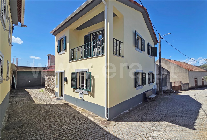 Moradia Geminada T3 / Pinhel, Cerejo