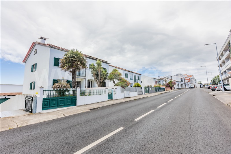 Moradia Geminada T3 / Ponta Delgada, Santa Clara