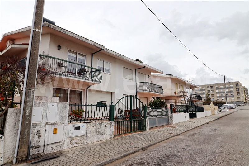 Moradia Geminada T3 / Santa Maria da Feira, Santa Maria da Feira, Travanca, Sanfins e Espargo