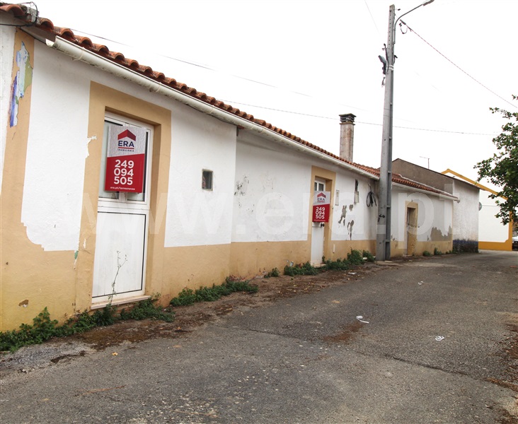 Moradia Geminada T3 / Torres Novas, Brogueira, Parceiros de Igreja e Alcorochel