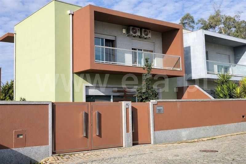 Moradia Geminada T3 / Trofa, Alvarelhos