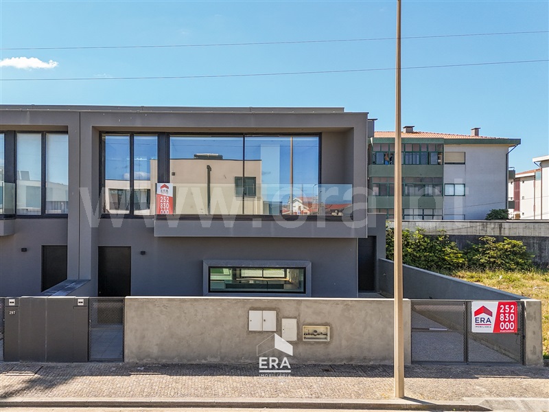 Moradia Geminada T3 / Vila do Conde, Árvore
