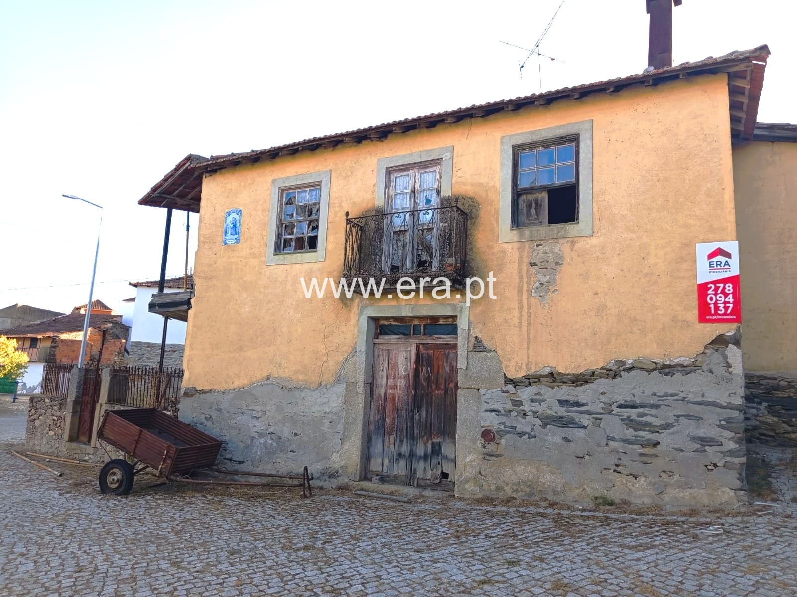 Moradia Geminada T3 / Vila Flor, Assares e Lodões