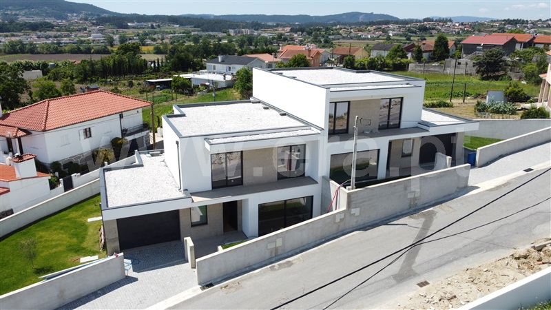Moradia Geminada T3 / Vila Nova de Famalicão, Lemenhe, Mouquim e Jesufrei