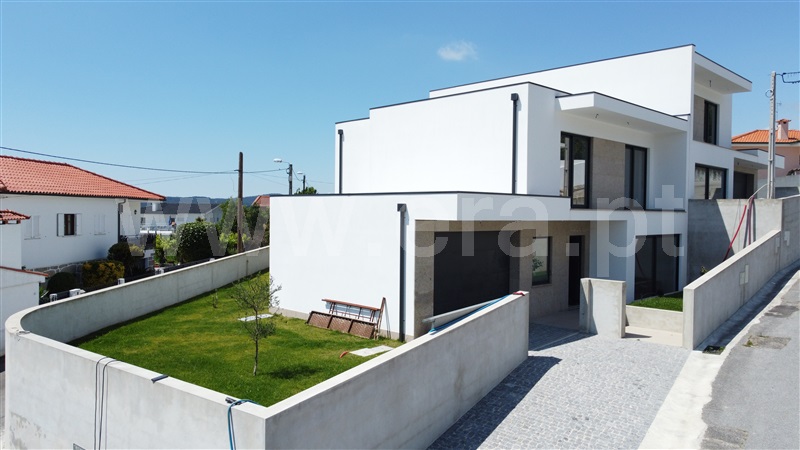 Moradia Geminada T3 / Vila Nova de Famalicão, Lemenhe, Mouquim e Jesufrei