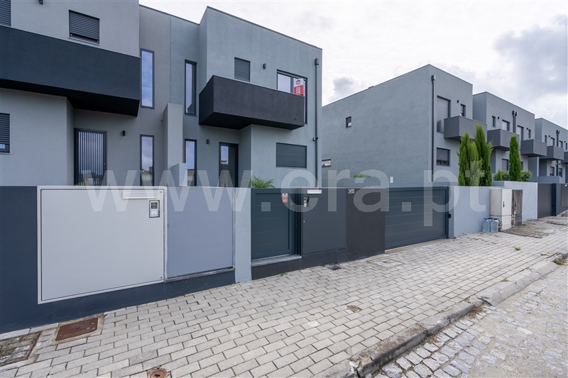 Moradia Geminada T3 Vila Nova de Famalicão, Vale (São Cosme), Telhado e Portela - 1475881 - 1