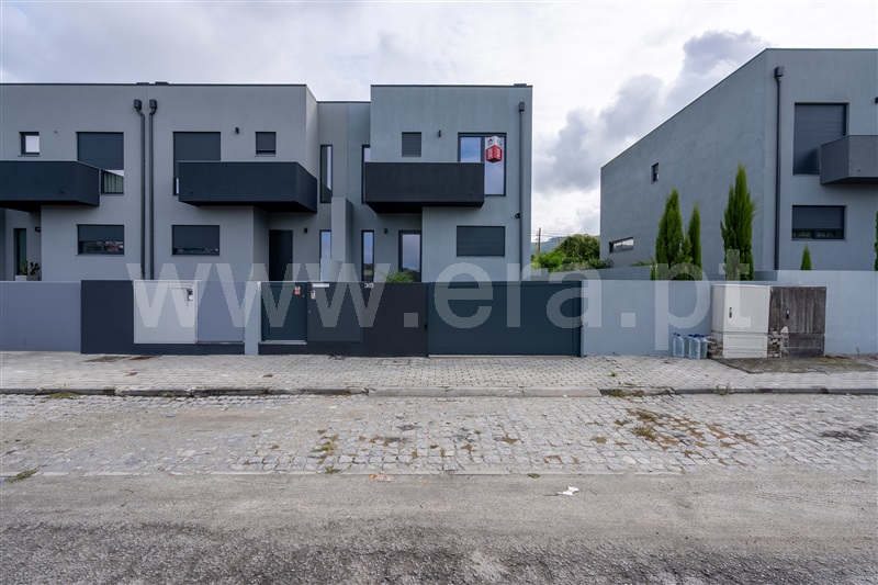 Moradia Geminada T3 Vila Nova de Famalicão, Vale (São Cosme), Telhado e Portela - 1475881 - 2