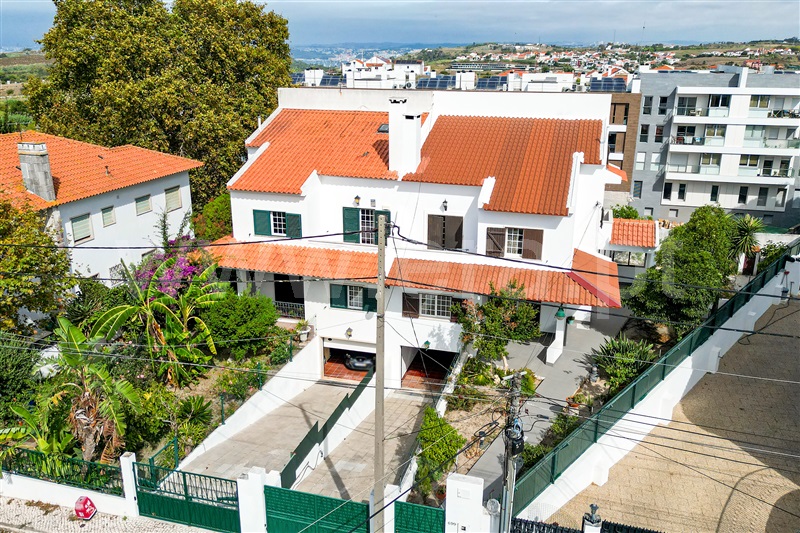 Moradia T4 à venda em Capuchos, €695.000