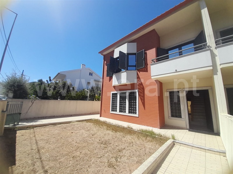 Moradia Geminada T4 / Almada, Palhais