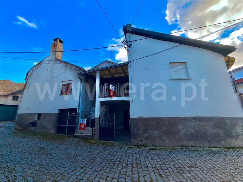 Moradia Geminada T4 / Almeida, Almeida