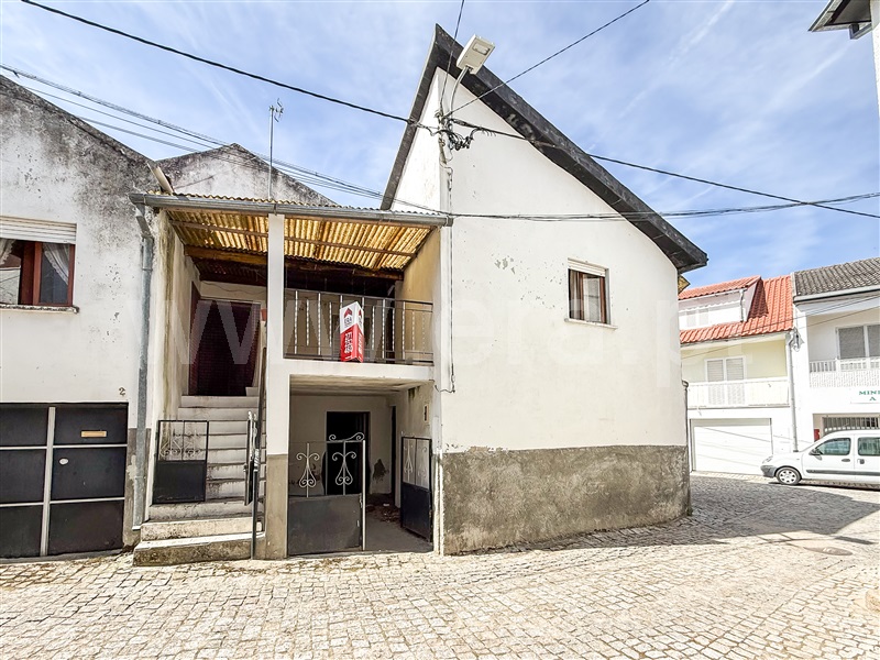 Moradia Geminada T4 / Almeida, Almeida
