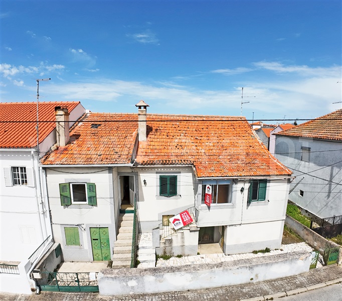 Moradia Geminada T4 / Almeida, Vilar Formoso
