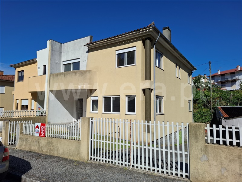 Moradia Geminada T4 / Arouca, Arouca e Burgo