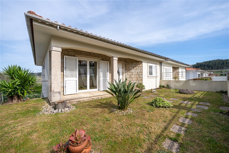 Moradia Geminada T4 / Arouca, Fermedo