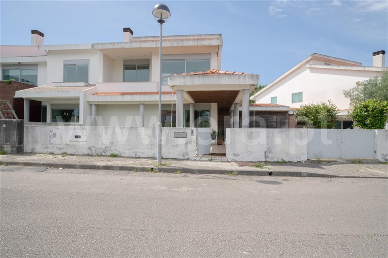 Moradia Geminada T4 / Aveiro, Eixo e Eirol