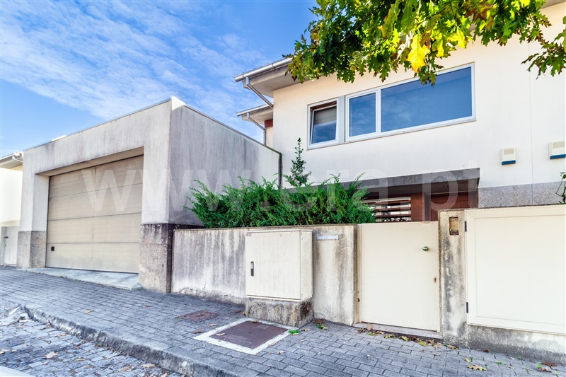 Moradia Geminada T4 / Barcelos, Abade de Neiva