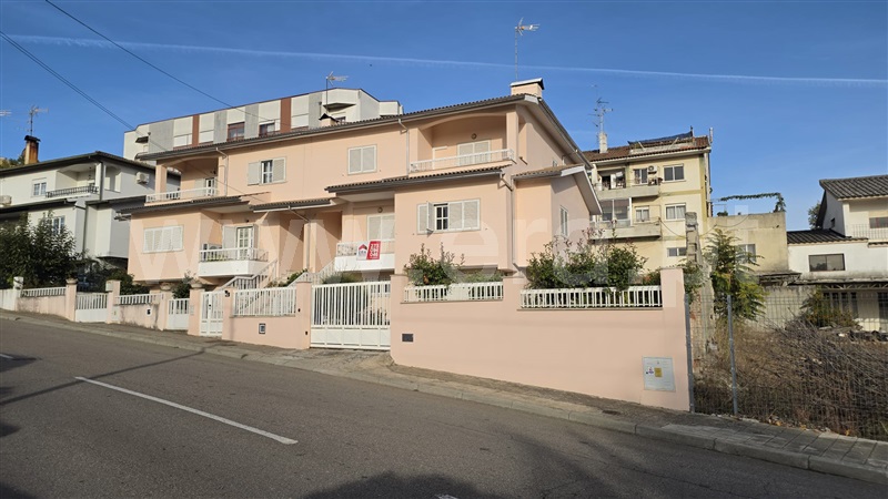 Moradia Geminada T4 / Bragança, Sé, Santa Maria e Meixedo
