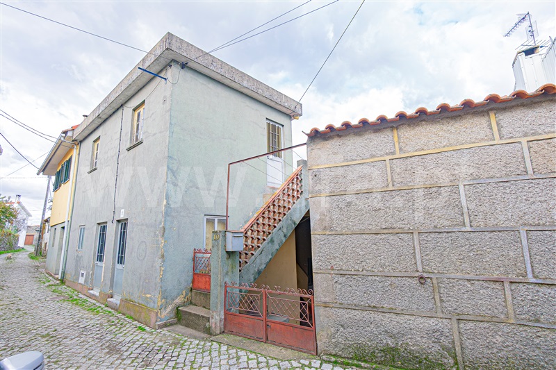 Moradia Geminada T4 / Chaves, Eiras, São Julião de Montenegro e Cela