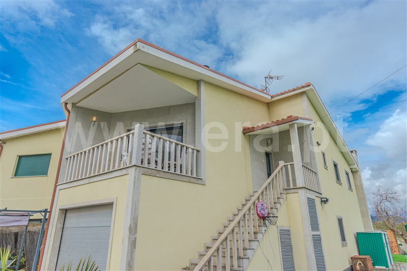 Moradia Geminada T4 / Chaves, Faiões