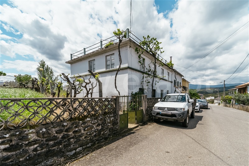 Moradia Geminada T4 / Covilhã, Ourondo