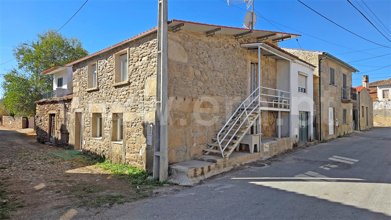 Moradia Geminada T4 / Figueira de Castelo Rodrigo, Algodres, Figª de Castelo Rodrigo