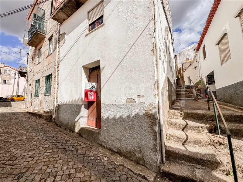 Moradia Geminada T4 / Gouveia, Gouveia