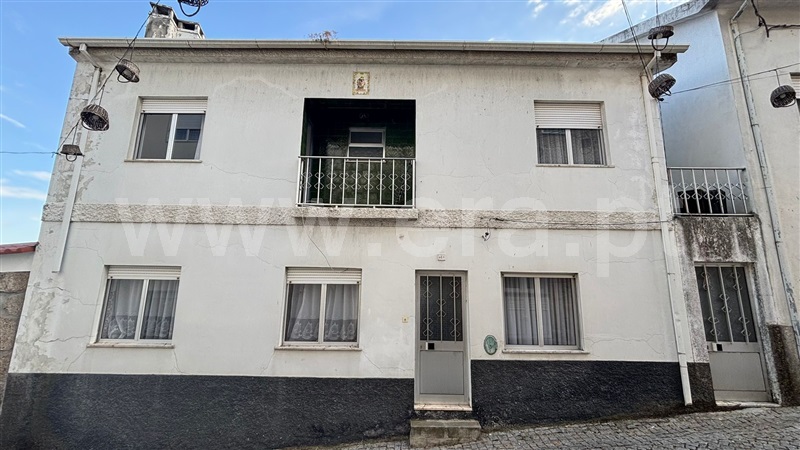 Moradia Geminada T4 / Guarda, Gonçalo