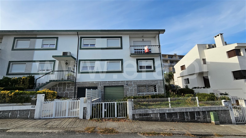 Moradia Geminada T4 / Guimarães, Creixomil