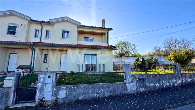 Moradia Geminada T4 / Leiria, Barreira