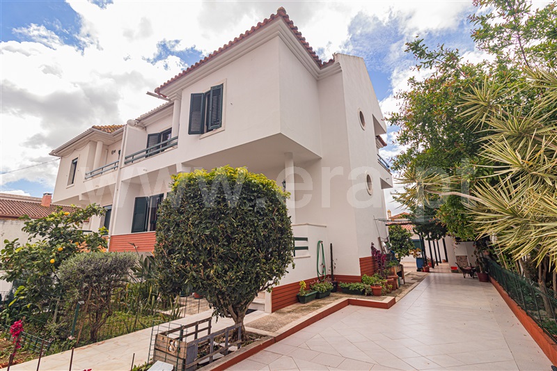 Moradia Geminada T4 / Loures, Fanqueiro