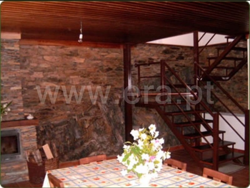Moradia Geminada T4 / Manteigas, Sameiro