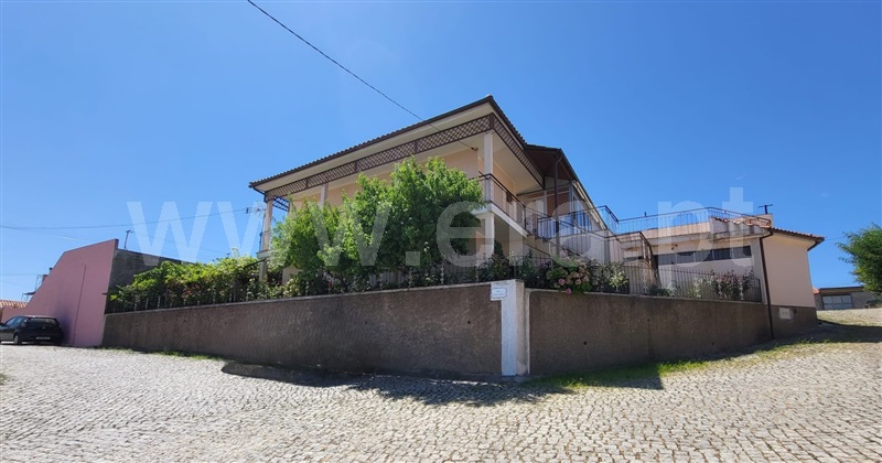 Moradia Geminada T4 / Mirandela, Passos