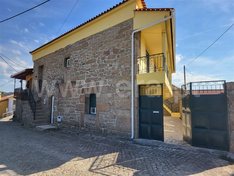 Moradia Geminada T4 / Mirandela, São Pedro Velho
