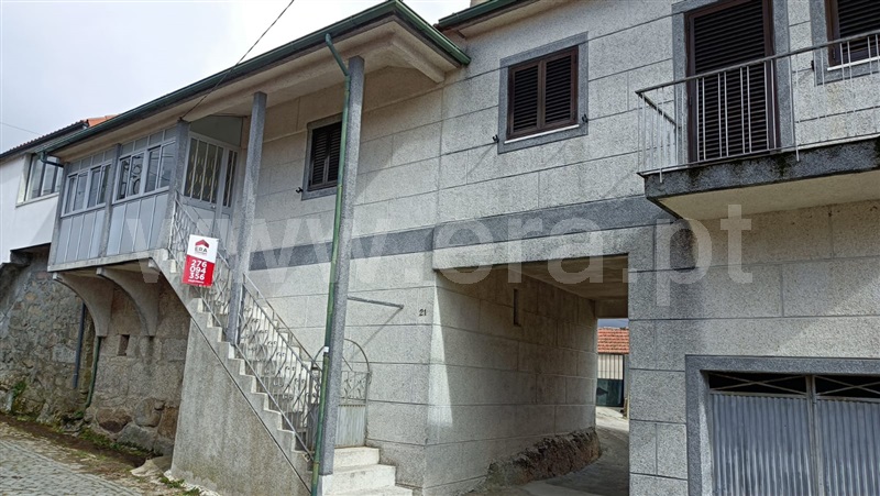 Moradia Geminada T4 / Montalegre, Chã