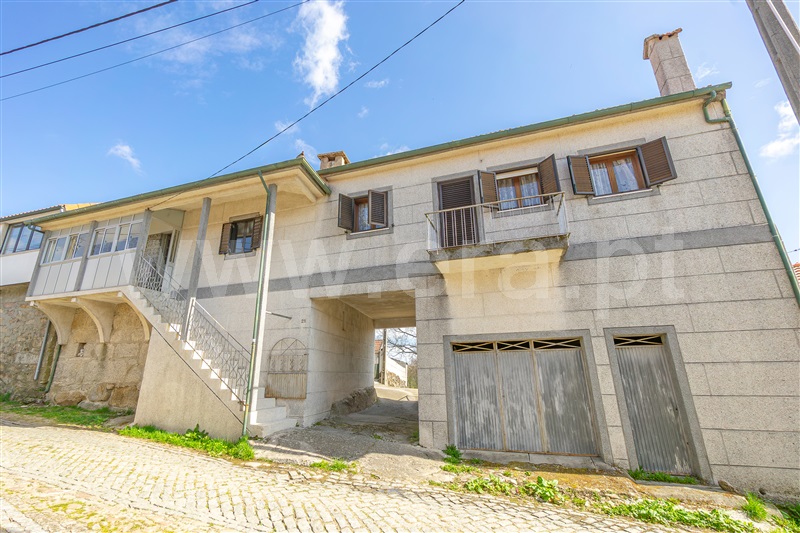 Moradia Geminada T4 / Montalegre, Chã