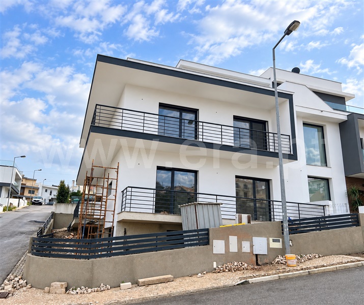 Moradia Geminada T4 / Odivelas, Bairro Casal São Sebastião