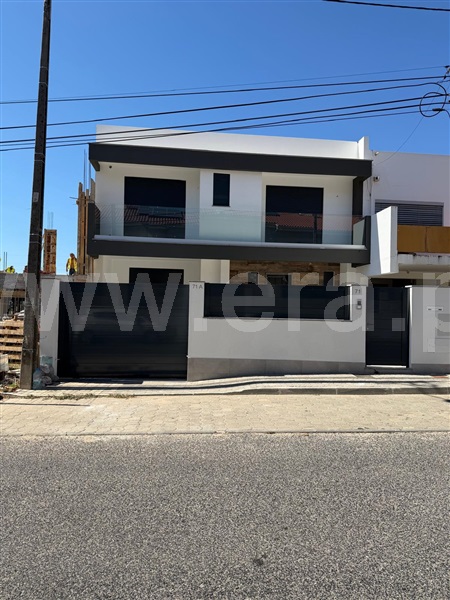 Moradia T4 à venda em Porto Salvo, €1.550.000