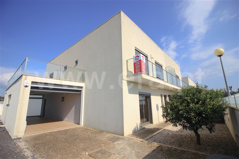 Moradia Geminada T4 / Ovar, Válega