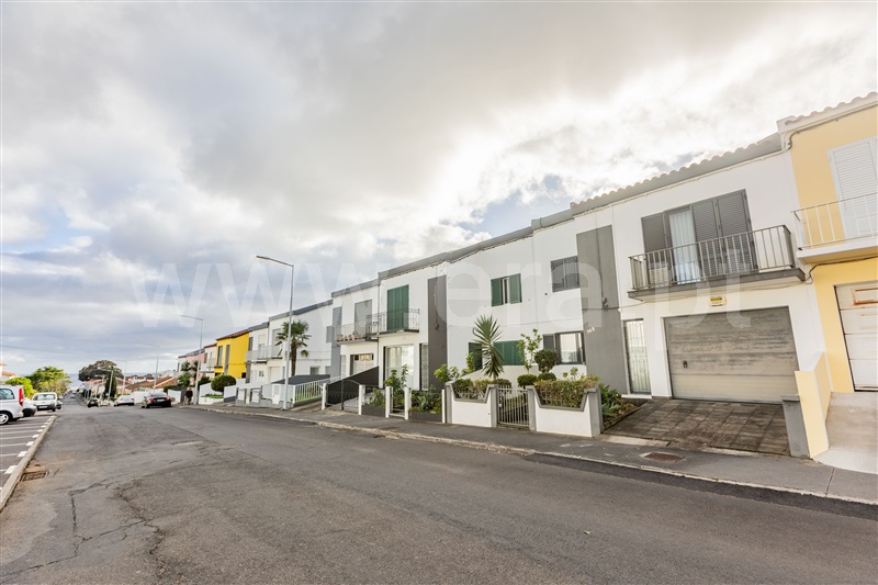 Moradia Geminada T4 / Ponta Delgada, Ponta Delgada (São Sebastião)